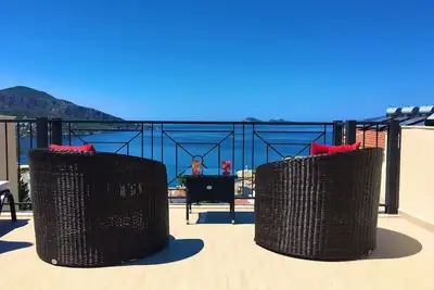 Image de Villa de 3 chambres et 4 salles de bain dans la vieille ville de Kalkan. Piscine privée et vue imprenable sur la mer