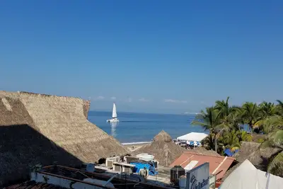 Image de Sur la plage, vue sur la mer, à distance de marche de Malecon 2 bdrm \/ 2 unités de bain à louer