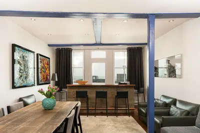 Image de Maison de luxe 5 chambres \/ 5 salles de bain sur la côte sud de l'Angleterre