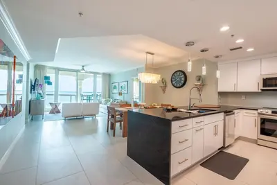Image de Faisons un marché! --Luxury Condo à Portofino avec une vue imprenable! !