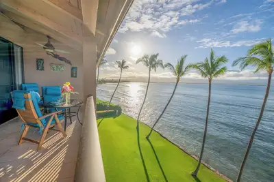 Image de Maui 5 étoiles critiques Belle Ocean Front Remodel A / C salon * Lauloa 409 *
