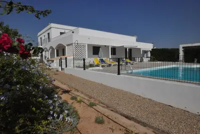 Image de Maison 9 chambres, 9 salles de bain, 11 Ac, wi-fi, piscine privative, fitness, voiture