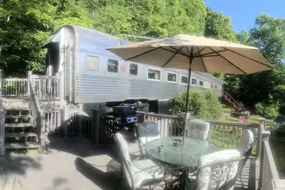 Image de Un wagon historique étonnamment spacieux sur le magnifique lac Skaneateles