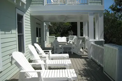 Image de Maison Exceptionnelle, À Pied De East Beach, Chaque Br A Son Propre Bain Et Espace EXTÉRIEUR