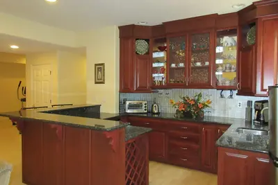 Image de Suite 2br calme et chic près du centre-ville * Table de billard * Nord-ouest de Portland