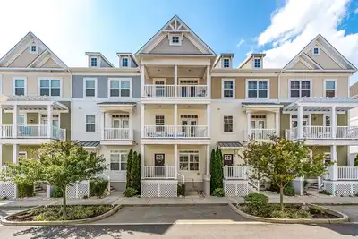 Image de \"Beach Paradise I\" 4-Br / 3. 5-Ba exquise maison de ville avec piscine et garage