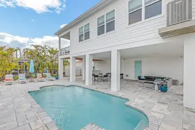 Image de Maison privée sur la belle piscine du canal large 150 mètres à la plage Accès-zone piétonne