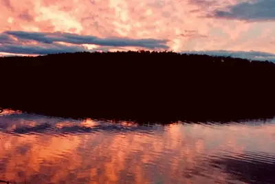 Image de maison magique au bord du lac