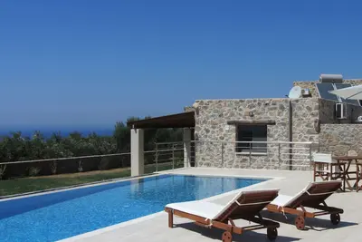 Image de Villa Asteraki - Villa avec piscine, jardin, vue mer. Relax est garanti!