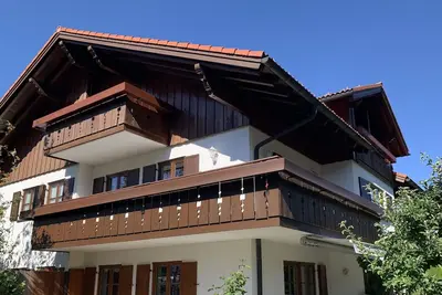 Image de Cosy, tasteful, mountain views. ski, hiking trails, golf, restaurants nearby.