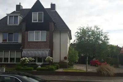 Image de Spacieuse maison jumelée \/ maison familiale à Middelburg près du centre et des plages