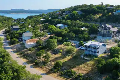 Image de Canyon Lake, nouveau, avec vue, , 1 blk au lac, bonnets bleus sont en fleurs! ! !