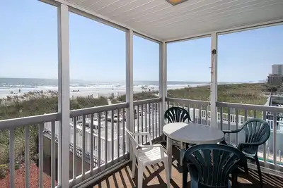 Image de 3 Chambre-Oceanfront Condo-piscine extérieure, Wifi A proximité de restaurants!