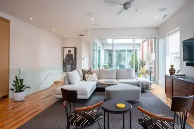 Image de The Sinclair: 301: Modern Urban Luxe: une nouvelle résidence contemporaine de qualité