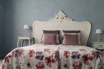 Image de 3 chambres, 2 salles de bain, 3 min du centre, parking gratuit, wifi gratuit, jardin ensoleillé