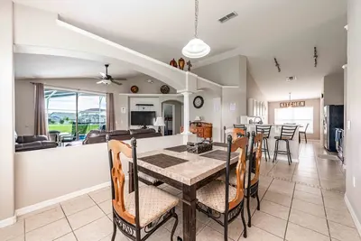 Image de Villa Euphoria, Piscine, Pêche sur le lac! Nouvelle salle de jeux, berceau, etc. , à 12 min de Disney
