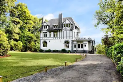 Image de Maison de vacances de luxe à Balmoral avec jacuzzi