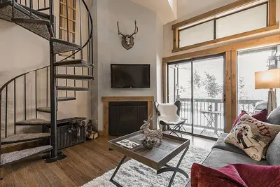 Image de -Confortable 2 chambres 2 salles de bain Condo à distance de marche de la station Park City: 4 personnes