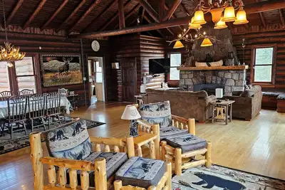 Image de À voir - Magnifique chalet / chalet au bord du lac sur une péninsule privée!