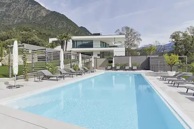 Image de Design Suite avec une vue spectaculaire sur les montagnes environnantes