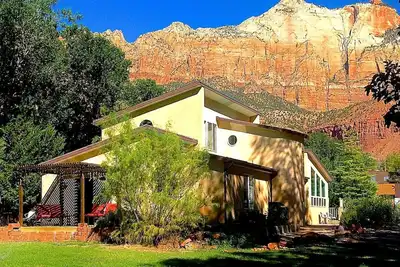 Image de 6 Br Villa Downtown Ă Springdale au sud-ouest du parc national de Zion 14 personnes, parking gratuit