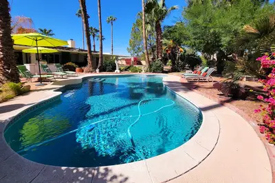 Image de * Piscine chauffée * Bain à remous * Terrain de sport * Beaucoup d'acre * Salon extérieur * 5Br *