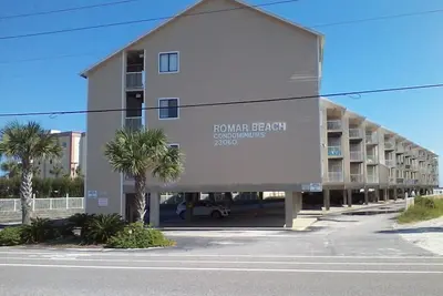 Image de Southern Comfort * 2 Cac 2 Sdb * Beau décor * Parking couvert * Belle plage!