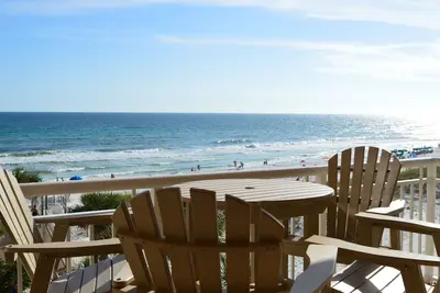 Image de Condo rénové sur la plage Condo🐠🐠🐠New 55 \"Tv incurvée ⚓ 2br \/ 2ba 🌞 🌞Stay In Style🌞