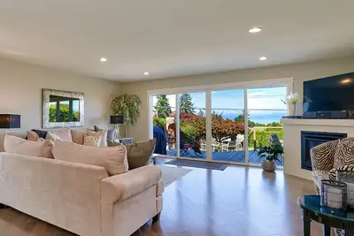 Image de Superbe maison avec vue! Marcher jusqu'au village, Ă la plage, au golf et aux sentiers