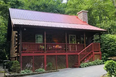 Image de Cabane nichée dans les bois