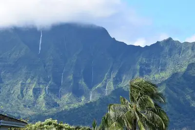 Image de Une vue imprenable sur les cascades, la baie de Hanalei et Ă pied de la plage et du bain Queens