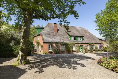 Image de Maison spacieuse avec jardin, piscine et près de la mer Baltique