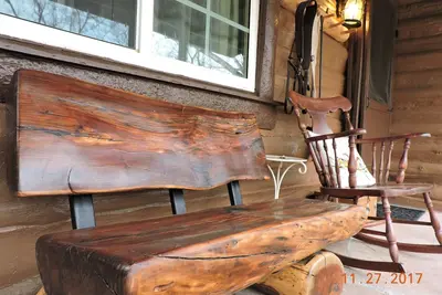Image de Authentique cabane en bois rond, 1, 25 acres, ruisseau saisonnier, foyer! 1. 6 milles au carré
