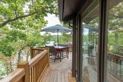 Image de Lakefront Cottage près de tout ce que le lac a à offrir. 8 personnes