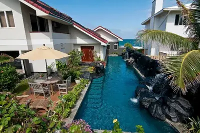 Image de Absolutely Oceanfront and Legal - Piscine de 60 pieds avec cascades - 199 $ Spécial