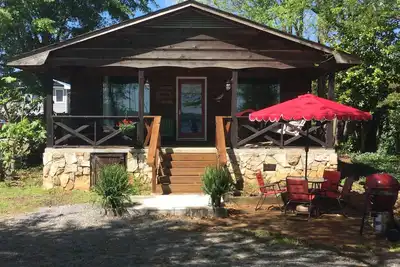 Image de \"The Cabin\" à North Alabama Sailing Marina - Voile, pêche, ski ou tout simplement relax!