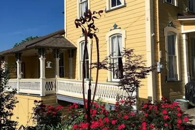 Image de Maison historique du 19ème siècle de Tappan Lake dans Quaint Deersville.