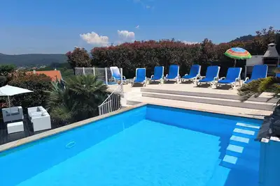 Image de Maison avec piscine privée près des plages et de la rivière