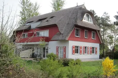 Image de Calme appartement meublé moderne avec balcon dans la chaumière