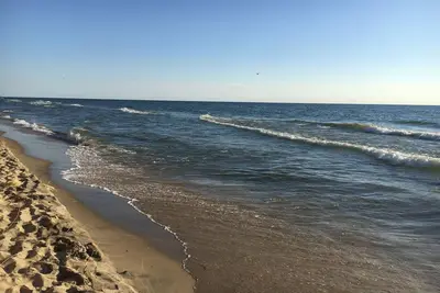 Image de À distance de marche de la plage! Dates d'été disponibles. Grill, terrasse et foyer!