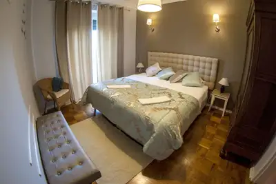 Image de Un appartement confortable plein de lumière naturelle, non loin du centre-ville.