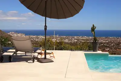 Image de Nouveau Villa spectaculaire avec une vue imprenable