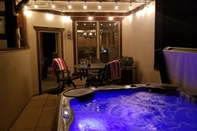 Image de Nouveau remodelage! Spa privé 5p, à pied des remontées mécaniques et de la ville, garage privé, WiFi Hi-S