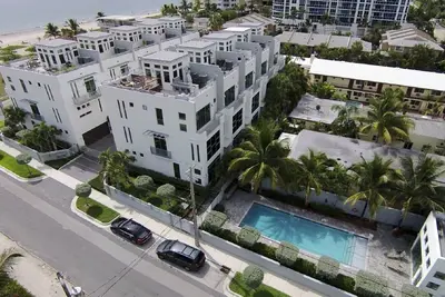 Image de Luxueuse Maison de ville moderne avec rooftop, ascenseur et face à la plage!