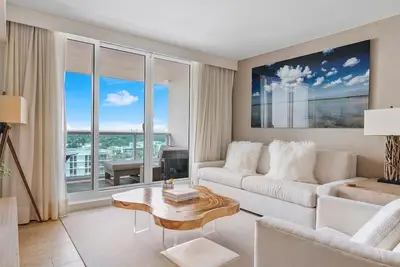 Image de **Luxueux! Condo-hôtel 5 * 2/2 sur la plage à South Beach, unité 1145