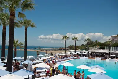 Image de Famille 2 oasis sur la plage de Puerto Banus, 3 piscines, WiFi gratuit et parking. Sat Tv
