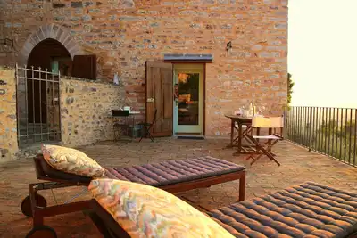 Image de Résidence historique romantique avec grande terrasse panoramique et couchers de soleil à couper le souffle