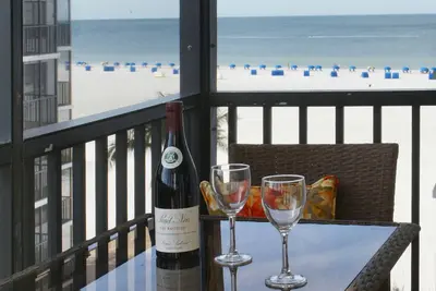 Image de Magnifiquement rénové Beach And Bay View Condo