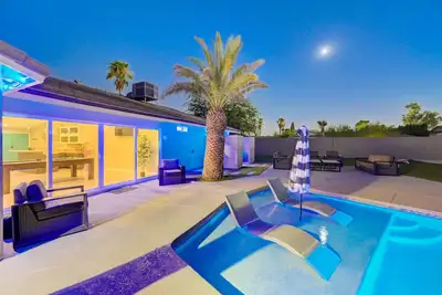Image de Nv2017 · Unique en son genre! Piscine, terrain de volleyball de plage!
