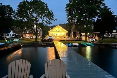 Image de 2 maisons! Une famille ou un couple de familles, c'est la propriété pour vous!